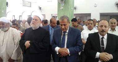 بالصور.. المفتى السابق يؤدى صلاة الجمعة بمسجد فى الشرقية بمناسبة افتتاحه