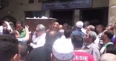 بالفيديو.. تشيع جثمان المخرج سامى محمد من مسجد السيدة نفيسة فى غياب الفنانين