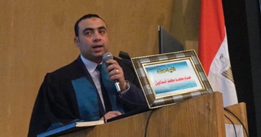 حسام إسماعيل يحصل على الدكتورة بأطروحة عن العدالة الاجتماعية وتمكين الفقراء