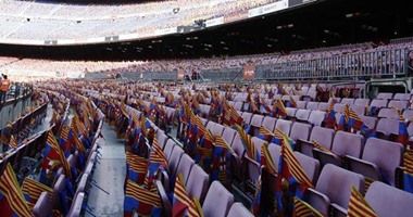 بالفيديو.. أعلام برشلونة تغطى مدرجات "كامب نو" قبل نهائى الكأس