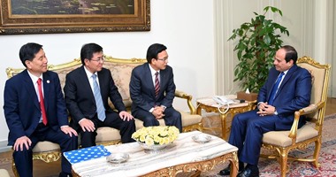 السيسى يلتقى السفير الكورى ورئيس شركة هيونداى ويعرض فرصا استثمارية