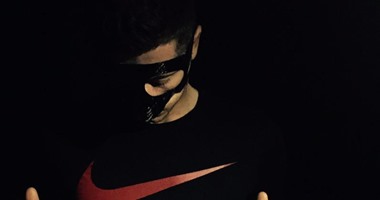 ليفاندوفسكى يعود أمام برشلونة بـ"قناع"