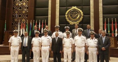 قائد القوات البحرية يزور الأكاديمية العربية بالإسكندرية