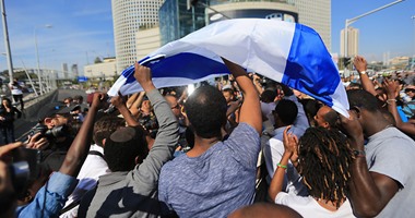 مظاهرات عارمة لليهود السود تشل تل أبيب ضد عنصرية الشرطة
