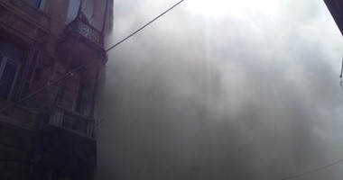 بالصور.. حريق هائل بجوار المعبد اليهودى بوسط الإسكندرية