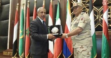 قائد المنطقة الشمالية العسكرية يزور الأكاديمية العربية للعلوم بالإسكندرية