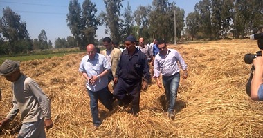 بالصور.. خلال جولته المفاجئة بعدة مناطق.. وزير الزراعة: آليات جديدة لمشروع المليون فدان وأرض الفرافرة جاهزة للتوزيع.. والاتفاق مع التموين لفتح الشون لتسلم القمح.. ويؤكد: ارتفاع أسعار الخضراوات "مؤقت"
