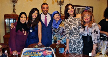 بالصور.. آيتن عامر تحتفل بخطوبتها على مدير التصوير "عز العرب" فى جو عائلى