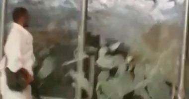بالفيديو.. "واتس آب اليوم السابع": معتمر يكسر زجاج المسعى ويدخل جبل الصفا