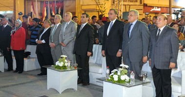 محلب يقف دقيقة حدادا على روح عبد العظيم وزير خلال افتتاح القاهرة الخديوية
