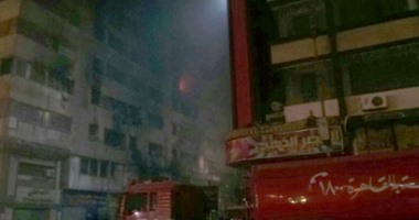 بالفيديو..تجدد اشتعال النيران بأحد حجرات "فندق الرويعى" بعد السيطرة على الحريق