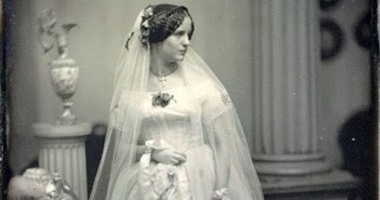 ممكن تلبسى كده؟ .. بالصور فساتين الزفاف قبل عام 1900