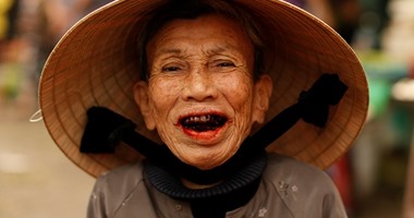 سر طاقية البامبو..بالصور: راهبات فيتنام يتمسكن بالقبعات التقليدية