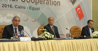 بالصور.. رئيس الوزراء: مصر تعتز بعلاقاتها مع الدول الثمانى الإسلامية