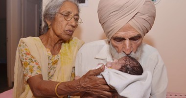 بالصور.. امرأة هندية فى الـ 70 من عمرها تنجب طفلها الأول بالتلقيح الصناعى