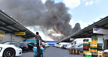 بالصور.. حريق فى مخازن مركز تسوق فى برلين ودخان كثيف يغطى سماء المدينة