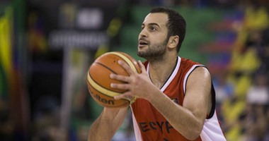 كرة السلة بالأهلي تجدد عقد إبراهيم الجمال