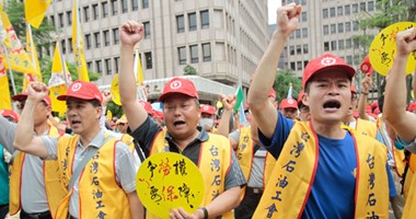 مسيرات لعمال دول العالم فى عيدهم للمطالبة برفع الحد الأدنى للأجور