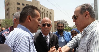 القائم بأعمال محافظ القاهرة محذرا صاحب مخبز من الإشغالات: "هشيلك عداد الكهرباء"