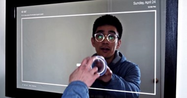 بالفيديو.. مرآة ذكية جديدة تدعم اللمس المتعدد ويمكنها طلب "أوبر"