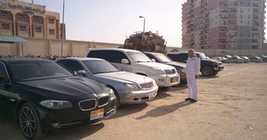 بالصور.. نيابة السويس تأمر بالتحفظ على السيارات الليبية المهربة