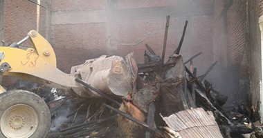 بالصور.. السيطرة على حريق بمخزن أخشاب بكفر البدماص فى المنصورة دون إصابات