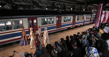 عرض أزياء على رصيف المترو فى الأسبوع الدولى لأزياء المحجبات بـ إسطنبول