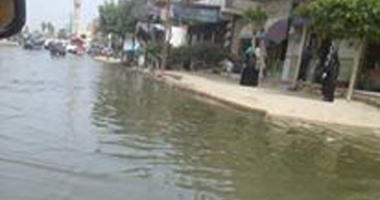 صحافة المواطن: بالصور.. مياه الصرف الصحى تُغرق قرية الشعراوى فى البحيرة