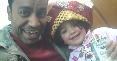 سامح حسين ينشر صورا له مع ابنتيه "فاطمة ومريم"