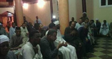 محكمة الأقصر تخلى سبيل 27 متهما بأحداث قرية العشى