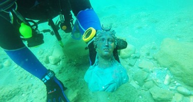 بالصور.. إسرائيل تكتشف آثارا رومانية بالبحر المتوسط من بينها الإلهة "لونا"