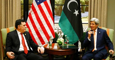 بالصور.. كيرى يلتقى رئيس الوزراء الليبى فى فيينا