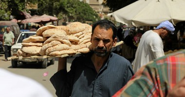 أهالى مدينة أسوان الجديدة يناشدون توفير الخبز المدعم والمواصلات