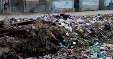 بالصور.. القمامة تملأ ترعة بقرية كفر الضبعى بالجيزة والأمراض تحاصر الأهالى