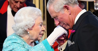 بالصور.. مغنون وممثلون يحتفلون بعيد ميلاد ملكة بريطانيا الـ 90