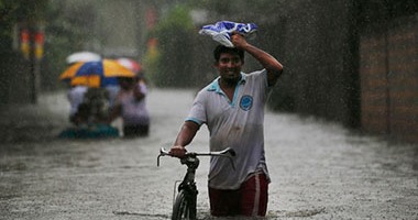 سريلانكا: فرق الإغاثة والطوارئ توصل مساعدات غذائية ومياه لمتضررى الفيضانات