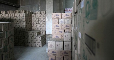 ضبط 560 علبة مواد غذائية منتهية الصلاحية فى أسوان