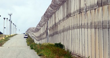 إجراءات أمنية مشددة على الشريط الحدودى بين أمريكا والمكسيك