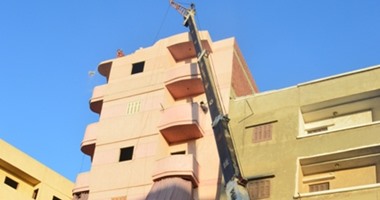  قرار إزالة لمنزل من 6 طوابق بدمنهور بعد تصدعه وإخلاء منزلين مجاورين