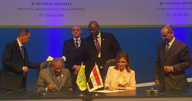 وزيرة التعاون الدولى توقع اتفاقية لتأسيس مؤسسة التمويل الإسلامى الأصغر بمصر