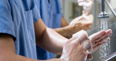 الديلى ميل: 70٪ من الأمراض المنقولة بالمستشفيات سببها عدم غسل الأيدى