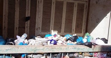 صحافة المواطن: قارئة تشارك بصور لإلقاء مخلفات أمام وحدات سكنية بالإسكندرية