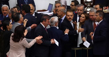 بالصور.. تصويت حاسم فى البرلمان التركى لرفع الحصانة عن نواب الأكراد