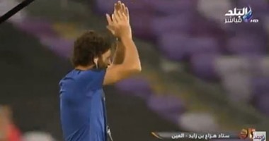 بالفيديو.. حسام غالى يتبادل "التحية والتصفيق" مع جمهور الأهلى قبل ودية روما