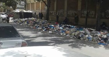 صحافة المواطن.. انتشار القمامة أمام كلية التربية الرياضية بالإسكندرية