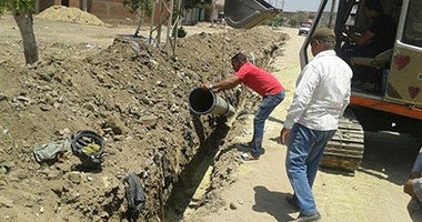 إصلاح وصيانة كسر خط المياه بقرية ريحانة فى المنيا