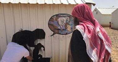 بالصور.. فنان إسبانى يجمل مخيمات الفلسطينيين والسوريين فى عمان بالفن التشكيلى