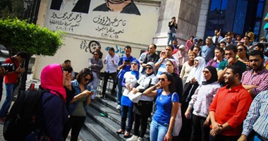 بلطجية يعتدون بالضرب والسباب على الصحفيين بشارع عبد الخالق ثروت