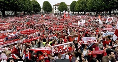 بالفيديو.. احتفالات صاخبة فى شوارع براجا بعد التتويج بلقب كأس البرتغال