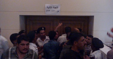 الشرطة تتدخل لفض الاشتباك أمام لجان انتخابات غرفة صناعة الحبوب